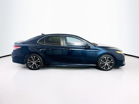Used 2020 Toyota Camry SE FWD image 10