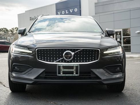 Used 2024 Volvo V60 B5 Cross Country Ultimate w/ Protection Package Premier image 2