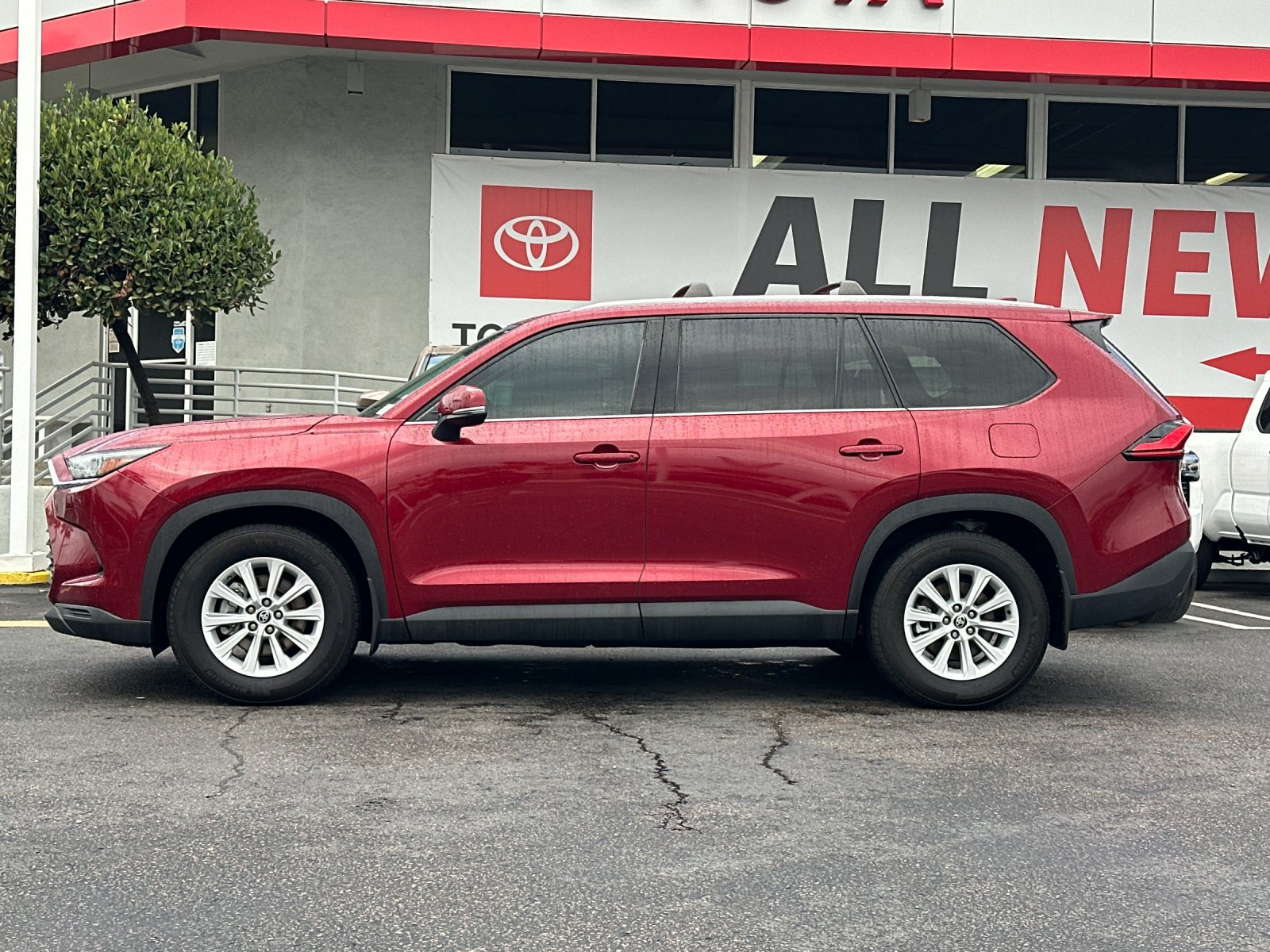 Used 2024 Toyota Grand Highlander AWD image 2