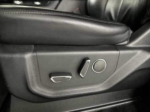 Used 2019 Ford Expedition Max XLT w/ Equipment Group 202A AWD/4WD image 13