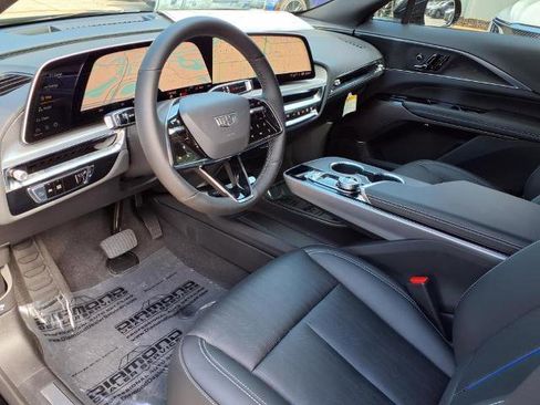 New 2025 Cadillac Lyriq Luxury image 11