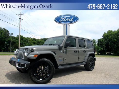 Used 2022 Jeep Wrangler Unlimited Sahara w/ Cold Weather Group AWD/4WD image 1