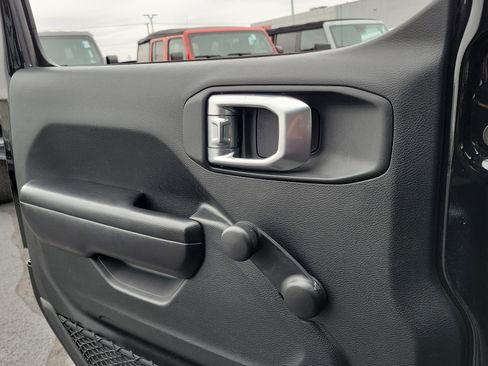 Used 2020 Jeep Wrangler Sport image 11