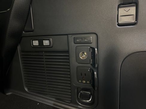 Used 2025 Lincoln Navigator Reserve w/ Jet Appearance Package image 40