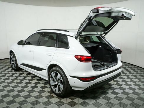 Used 2025 Audi Q6 e-tron Premium Plus w/ Premium Plus AWD/4WD image 35