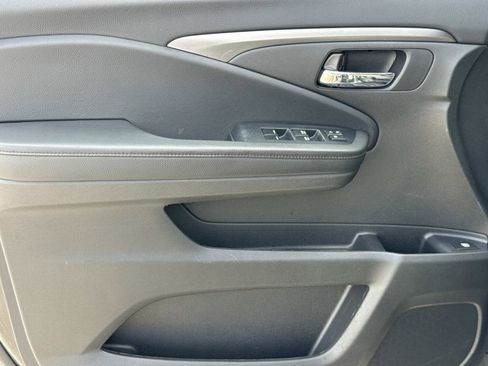 Used 2022 Honda Pilot Sport image 17