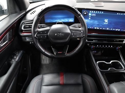 Used 2025 Chevrolet Traverse RS image 14