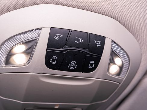 Used 2023 Chrysler Voyager LX FWD image 28
