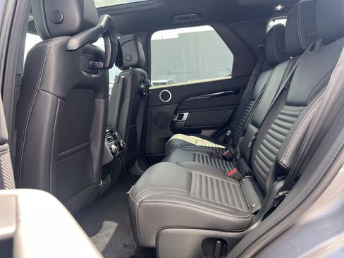 New 2025 Land Rover Discovery S image 29