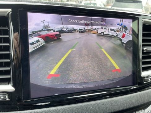 Used 2023 Chrysler Pacifica Touring-L image 20