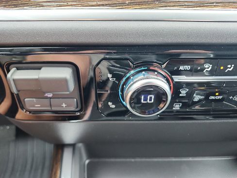 New 2025 GMC Sierra 1500 Elevation image 16