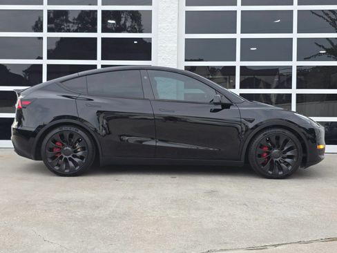 Used 2024 Tesla Model Y Performance AWD/4WD image 3