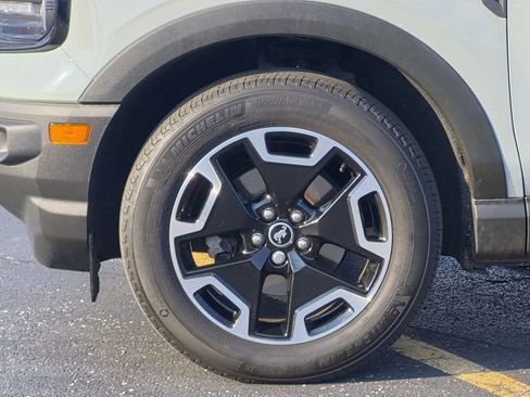 Used 2022 Ford Bronco Sport Outer Banks w/ Tech Package AWD/4WD image 9