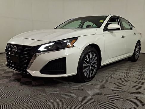 Used 2023 Nissan Altima 2.5 SV AWD/4WD image 6
