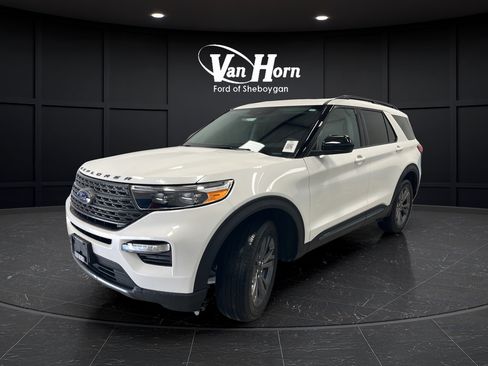 Used 2024 Ford Explorer XLT w/ Equipment Group 202A AWD/4WD image 3