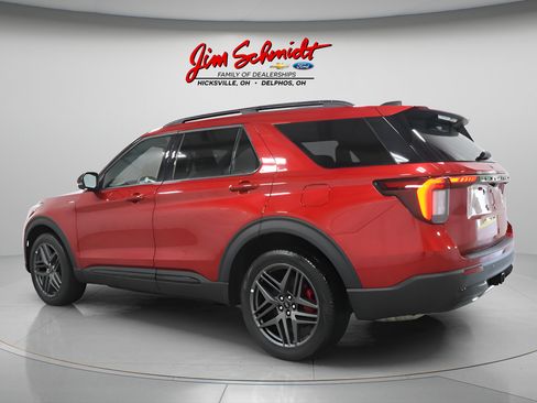Used 2025 Ford Explorer ST-Line w/ ST-Line Street Pack AWD/4WD image 4
