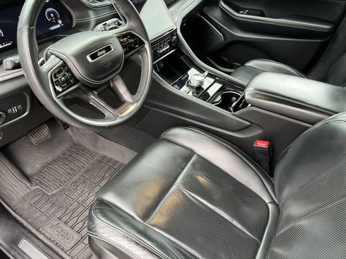 Used 2023 Jeep Grand Cherokee Overland w/ Luxury Tech Group IV image 11