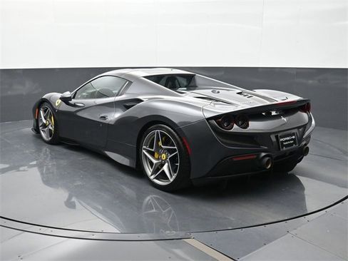 Used 2022 Ferrari F8 Tributo image 3