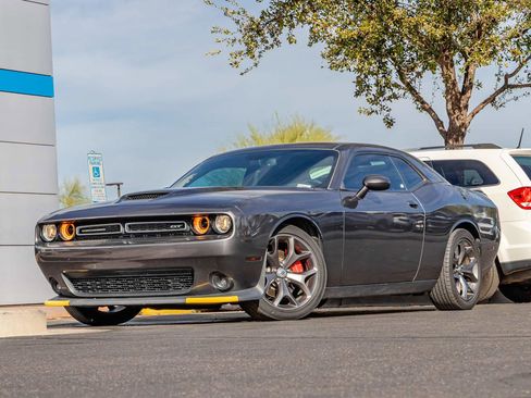 Used 2019 Dodge Challenger GT image 1