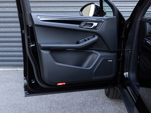 Certified 2026 Porsche Macan image 20