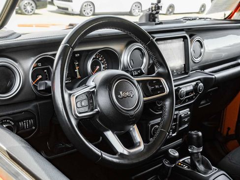 Used 2018 Jeep Wrangler Unlimited Sahara image 15