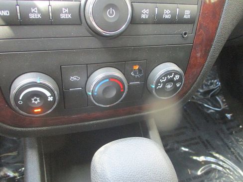 Used 2011 Chevrolet Impala LS FWD image 29