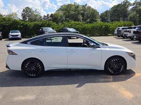 New 2026 Nissan Sentra SR FWD image 11