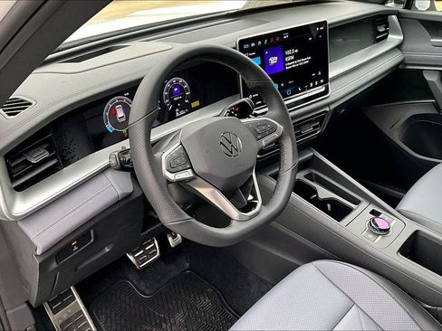 New 2026 Volkswagen Tiguan SE R-Line AWD/4WD image 14