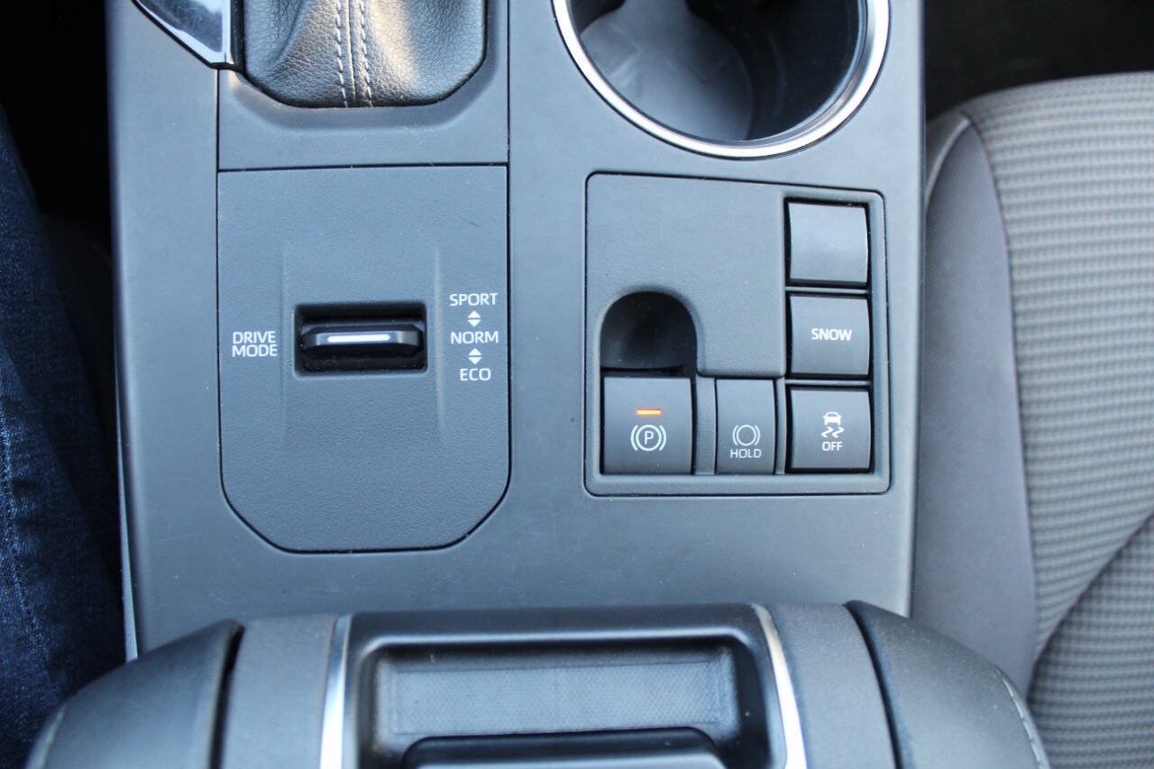 Used 2023 Toyota Highlander L FWD image 14
