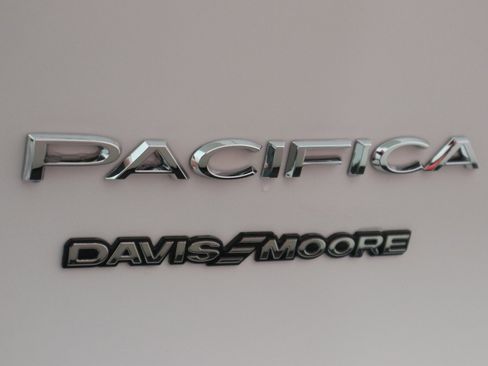 New 2026 Chrysler Pacifica Limited image 37