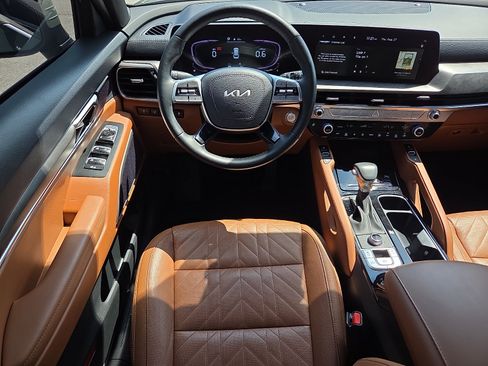 Used 2025 Kia Telluride AWD image 13