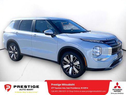 New 2026 Mitsubishi Outlander SE image 1