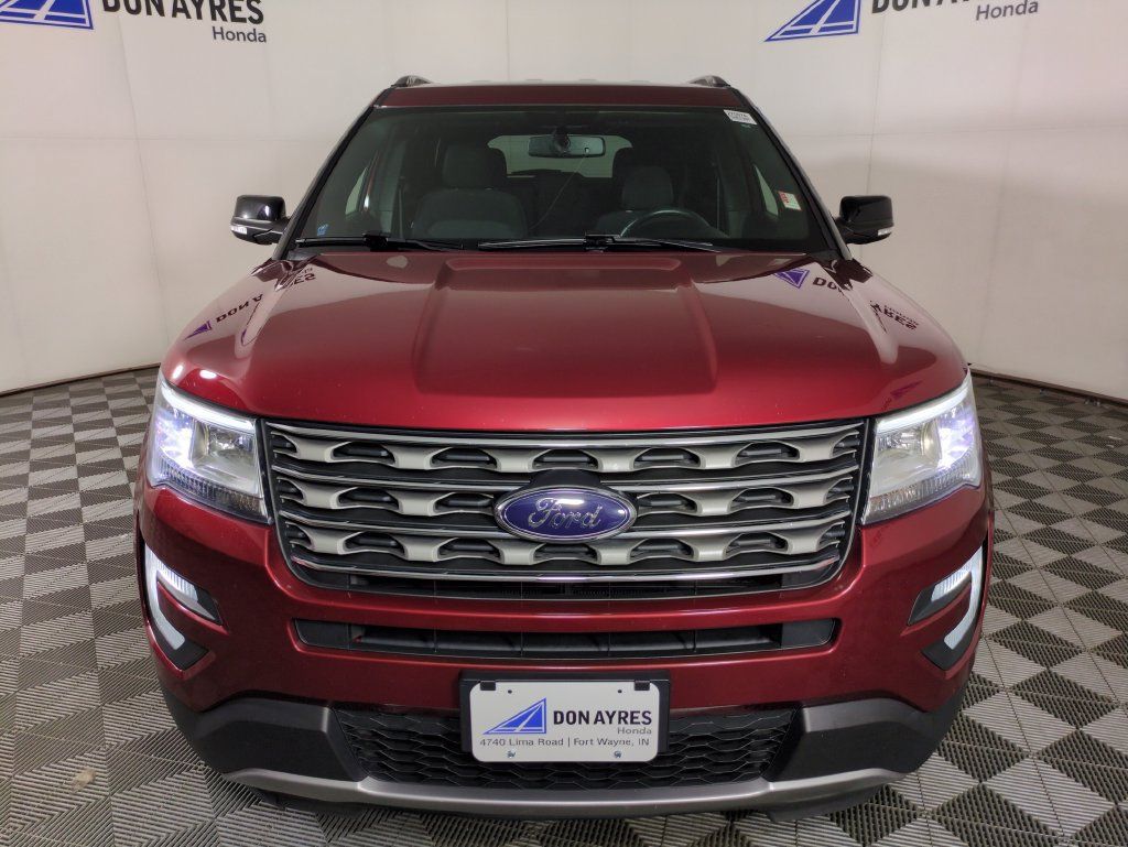 Used 2017 Ford Explorer XLT w/ Equipment Group 201A FWD image 10