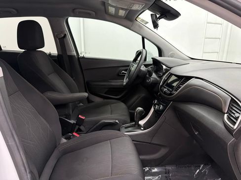 Used 2019 Chevrolet Trax LT FWD image 32