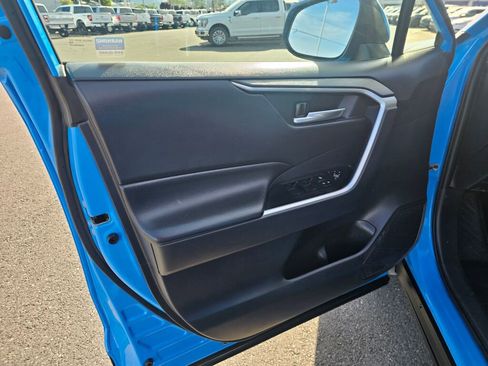 Used 2019 Toyota RAV4 XLE AWD/4WD image 16
