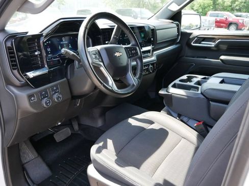Used 2024 Chevrolet Silverado 1500 LT AWD/4WD image 15