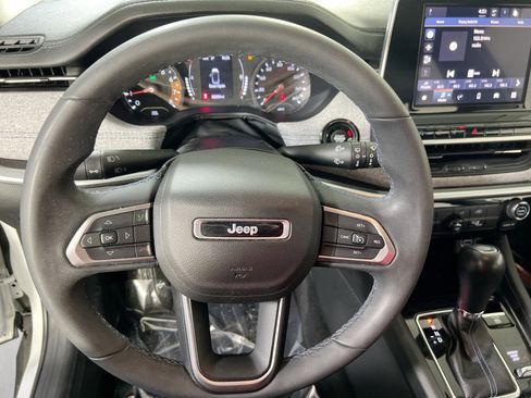 Used 2022 Jeep Compass Latitude AWD/4WD image 11