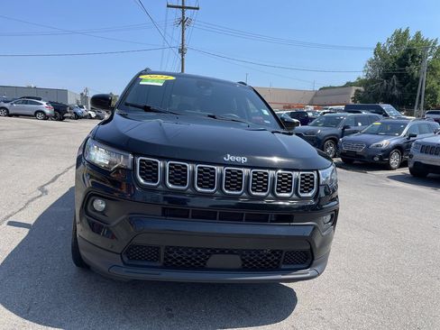 Used 2024 Jeep Compass Latitude AWD/4WD image 5