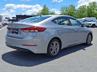 Used 2017 Hyundai Elantra SE FWD video 5