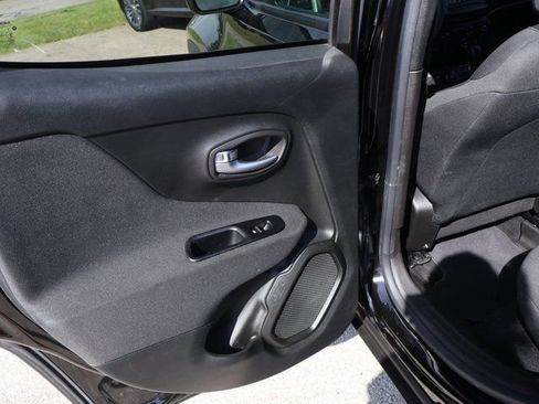 Used 2021 Jeep Renegade Latitude AWD/4WD image 10