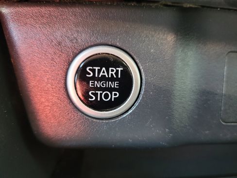 Used 2023 Nissan Rogue SV image 30