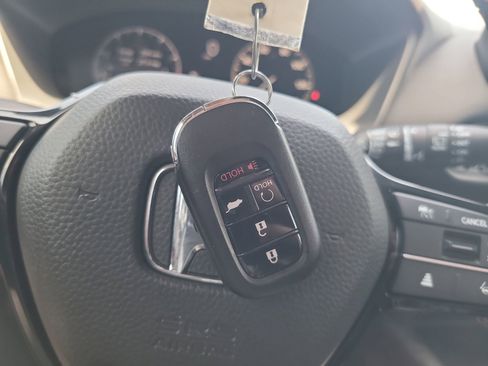 Certified 2025 Honda HR-V Sport image 29