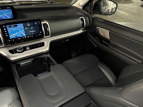 Used 2025 Ford Expedition Active AWD/4WD image 47