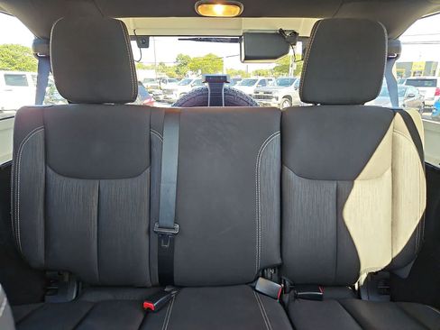 Used 2014 Jeep Wrangler Unlimited Sahara w/ Connectivity Group AWD/4WD image 14