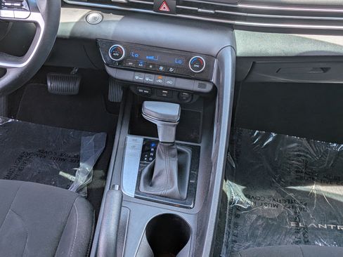 Used 2022 Hyundai Elantra SEL w/ Cargo Package FWD image 19