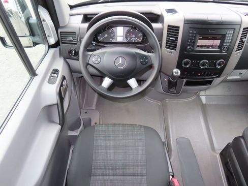 Used 2018 Mercedes-Benz Sprinter 2500 image 8
