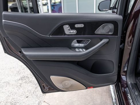 Used 2024 Mercedes-Benz Maybach GLS 600 4MATIC image 47