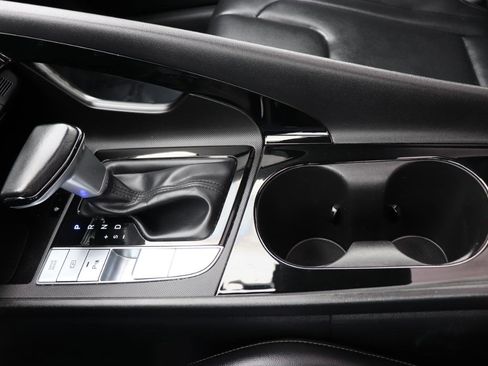 Used 2024 Hyundai Elantra Limited image 46