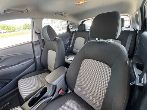 Used 2022 Hyundai Kona SE FWD image 11