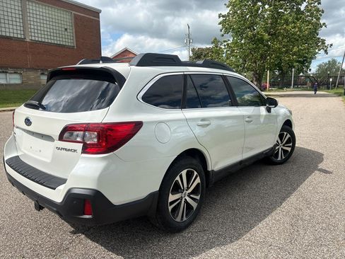 Used 2018 Subaru Outback 2.5i Limited AWD/4WD image 3